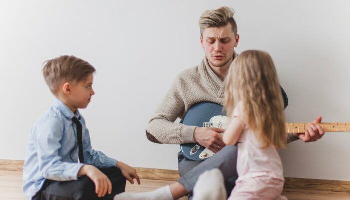 Psikologi Anak Favorit, Mengapa Orang Tua Lebih Menyukai Satu Anak?