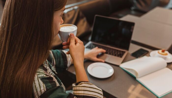 10 Kebiasaan Boros di Kantor yang Diam-Diam Menguras Gaji