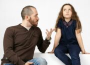 Toxic Parenting? Ini Beda Orang Tua Keras dan Narcissist