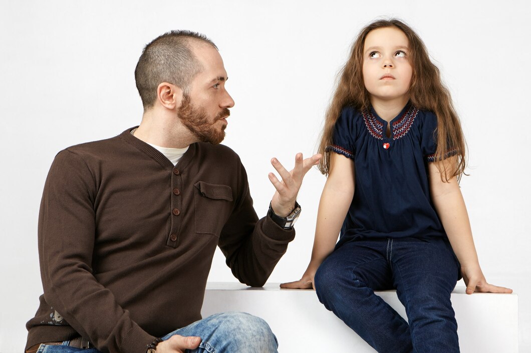 Toxic Parenting? Ini Beda Orang Tua Keras dan Narcissist