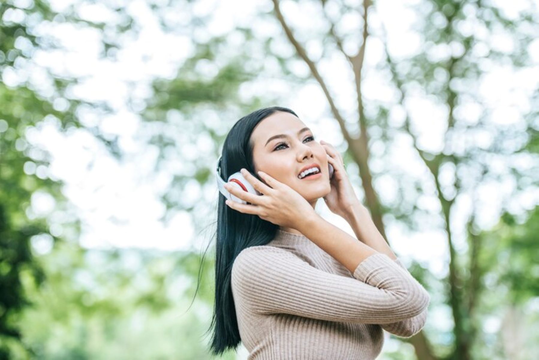10 Ciri Perempuan Bahagia yang Pancarkan Kesehatan Alami