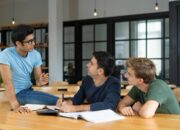 10 Aturan Kantor yang Kini Dianggap Usang oleh Milenial