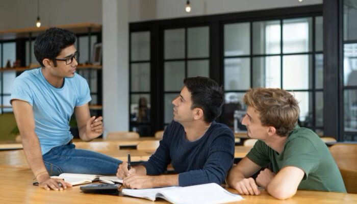 10 Aturan Kantor yang Kini Dianggap Usang oleh Milenial