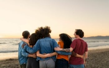 10 Sifat ini Pasti Membuatmu Disukai Banyak Orang