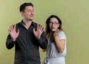 Stop Tanya Ini ke Orang Tua ke Anak Dewasa, Mereka Muak!