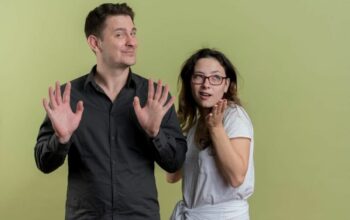 Stop Tanya Ini ke Orang Tua ke Anak Dewasa, Mereka Muak!