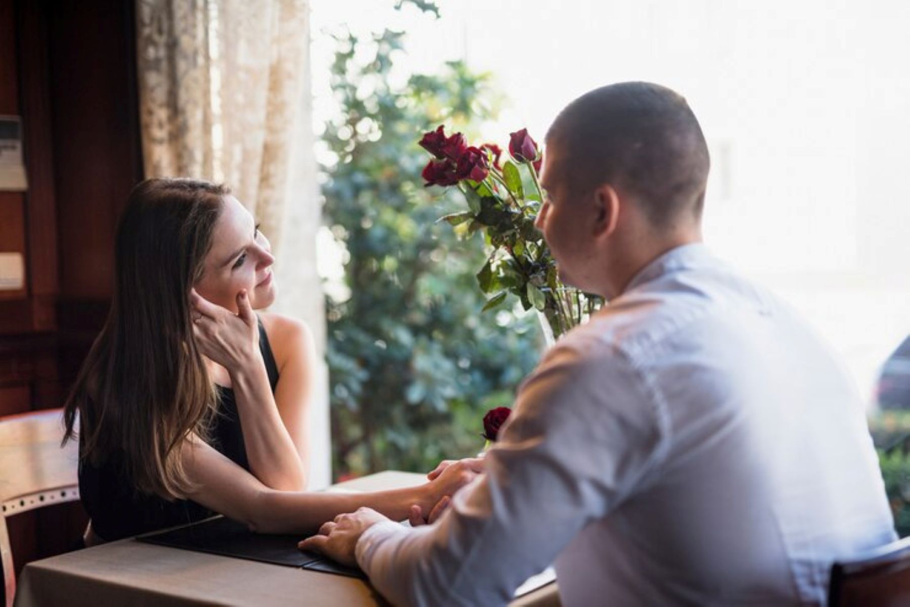 Nikah Tapi Kesepian? Ini 7 Tanda Kamu Cuma Sekamar, Bukan Sepasang