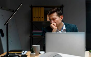Overthinking di tempat kerja, Musuh Utama Produktivitas Kamu!