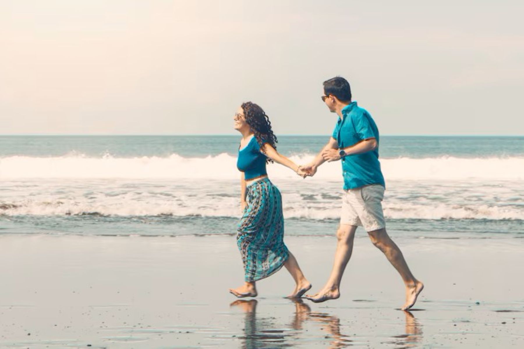 Cewek Pecinta Pantai Itu Istri Idaman? Ini 6 Alasannya!