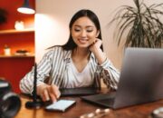 Wanita Karier Introvert, Ini 7 Cara Raup Duit dari Internet!