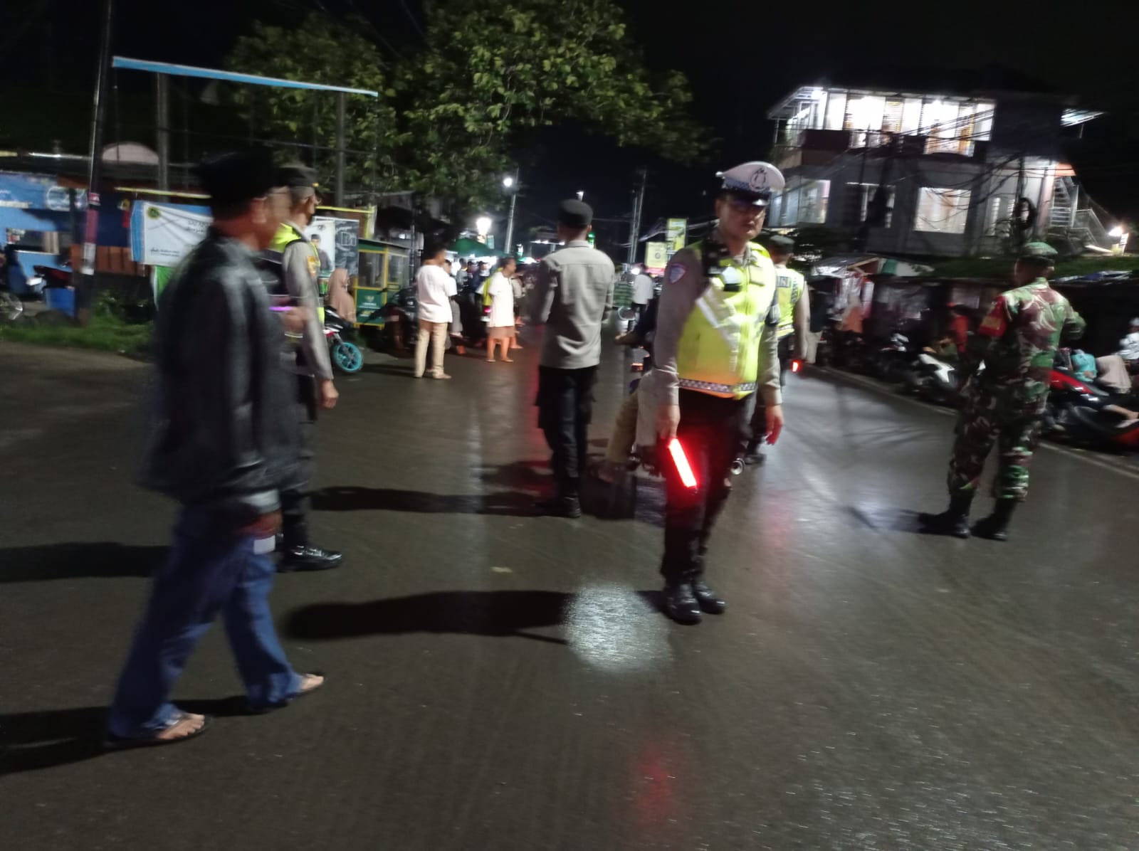 Pengamanan Malam Takbiran di Pelabuhan Lembar Berjalan Kondusif