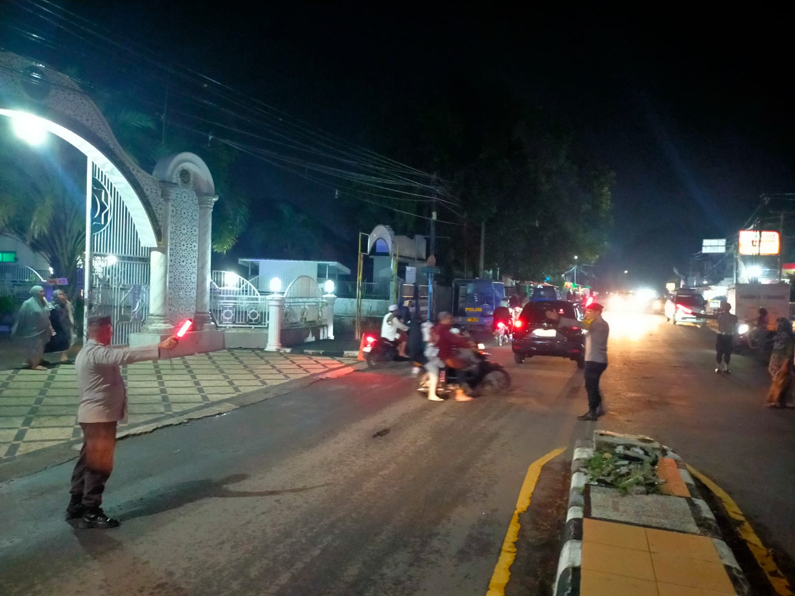 Pengamanan Tarawih di Lombok Barat, Polisi Bertindak Cepat