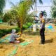 Lombok Barat, NTB – Kapolsek Kediri, AKP Jahyadi Sibawaih, S.H., memimpin langsung kegiatan ibadah Salat Tarawih keliling bersama personel Polsek Kediri di Masjid Kembar Menara Tunggal, Desa Banyumulek, Kecamatan Kediri, Kabupaten Lombok Barat, pada Selasa malam (25/3/2025). Kegiatan ini merupakan bagian dari program Polres Lombok Barat dalam rangka mempererat sinergi antara Polri dan masyarakat menyambut datangnya Bulan Suci Ramadhan 1446 Hijriyah. Kegiatan ibadah yang dimulai pukul 20.00 WITA ini diawali dengan Salat Isya berjamaah, yang kemudian dilanjutkan dengan Salat Tarawih yang dipimpin oleh Ustaz Hardian. Kehadiran anggota kepolisian di tengah-tengah masyarakat ini bertujuan untuk memberikan rasa aman dan nyaman bagi umat Islam yang sedang menjalankan ibadah puasa. Meningkatkan Keamanan dan Kenyamanan Masyarakat Ditemui usai kegiatan, Kapolsek Kediri, AKP Jahyadi Sibawaih, S.H., menyampaikan bahwa kegiatan Tarawih keliling ini merupakan wujud nyata kehadiran Polri di tengah masyarakat, khususnya dalam momen penting seperti Bulan Ramadhan. “Kami dari Polsek Kediri bersama Polres Lombok Barat memiliki program untuk melaksanakan Tarawih keliling di berbagai masjid di wilayah hukum kami. Malam ini, kami berkesempatan untuk melaksanakan ibadah di Masjid Kembar Menara Tunggal Banyumulek. Tujuan utama kami adalah untuk mendekatkan diri dengan masyarakat, memberikan rasa aman dan nyaman saat mereka beribadah, serta mempererat tali silaturahmi,” ujar AKP Jahyadi. Program Sinergi Polri dan Masyarakat Lebih lanjut, AKP Jahyadi menjelaskan bahwa kegiatan ini merupakan implementasi dari program Polres Lombok Barat yang menekankan pentingnya sinergi antara Polri dan masyarakat. Menurutnya, keamanan dan ketertiban masyarakat tidak dapat terwujud tanpa adanya dukungan dan kerjasama yang baik dari seluruh elemen masyarakat. “Kami berharap dengan kehadiran kami di sini, masyarakat merasa lebih tenang dan khusyuk dalam menjalankan ibadah. Selain itu, ini juga menjadi sarana bagi kami untuk mendengar langsung aspirasi dan keluhan dari masyarakat terkait keamanan dan ketertiban di lingkungan mereka,” imbuhnya. Respon Positif dari Masyarakat Kegiatan Tarawih keliling yang dilaksanakan oleh Kapolsek Kediri dan personel Polsek Kediri ini mendapatkan respon positif dari masyarakat Desa Banyumulek. Mereka merasa senang dan mengapresiasi kehadiran pihak kepolisian yang turut serta dalam kegiatan keagamaan. Ustaz Hardian, imam Salat Tarawih pada malam itu, menyampaikan rasa terima kasihnya atas kehadiran Kapolsek dan jajaran Polsek Kediri. Menurutnya, kehadiran polisi dalam kegiatan ibadah ini memberikan dampak positif bagi masyarakat. “Kami sangat berterima kasih atas kehadiran Bapak Kapolsek dan anggota polisi lainnya. Ini menunjukkan bahwa polisi tidak hanya bertugas menjaga keamanan, tetapi juga peduli terhadap kegiatan keagamaan masyarakat. Kami merasa lebih aman dan nyaman dalam menjalankan ibadah,” kata Ustaz Hardian. Kegiatan ibadah Salat Tarawih keliling di Masjid Kembar Menara Tunggal Desa Banyumulek ini berjalan dengan aman dan lancar hingga berakhir pada pukul 21.05 WITA. Diharapkan, kegiatan serupa dapat terus dilaksanakan untuk mempererat hubungan antara Polri dan masyarakat serta menciptakan suasana yang kondusif selama Bulan Suci Ramadhan.