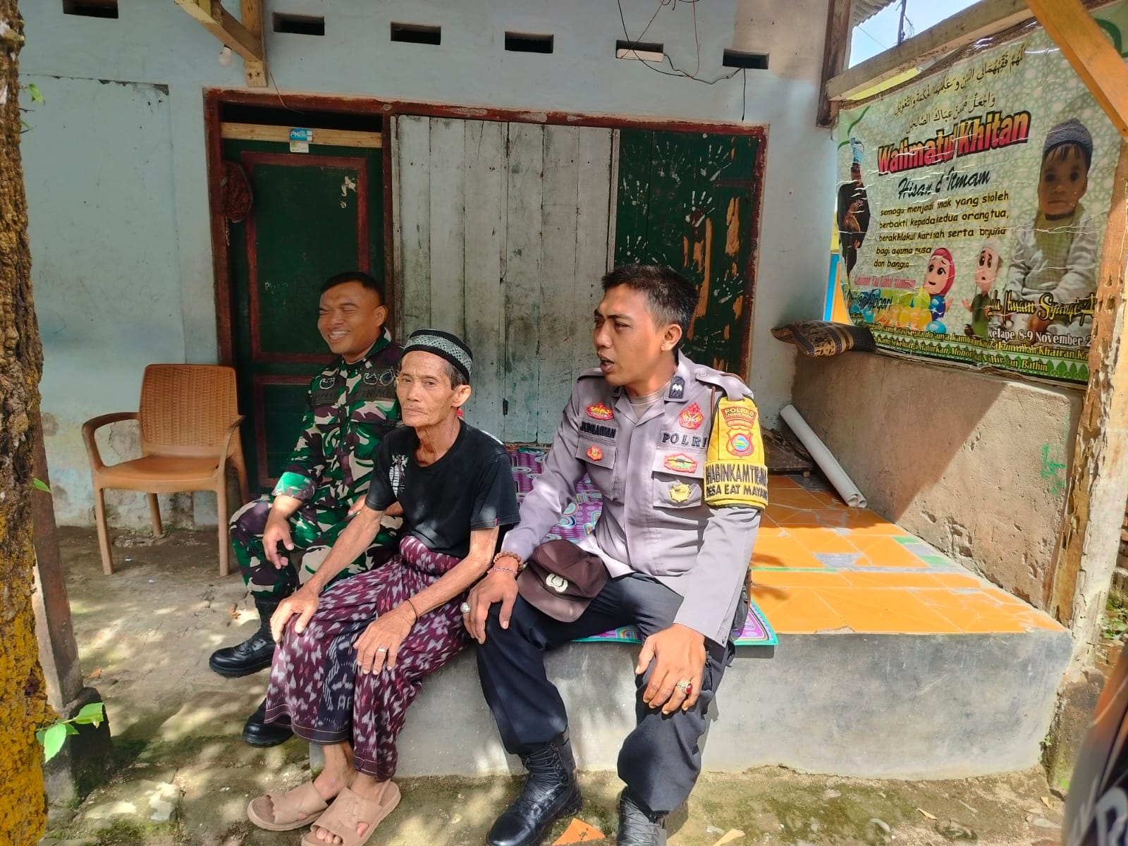 Manfaat Besar! Polisi Motivasi Warga Menanam Sayur di Rumah