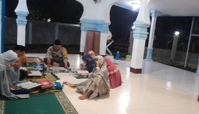 Bhabinkamtibmas Gelogor Gelar Sambang Malam & Tadarus, Jaga Kamtibmas Ramadan