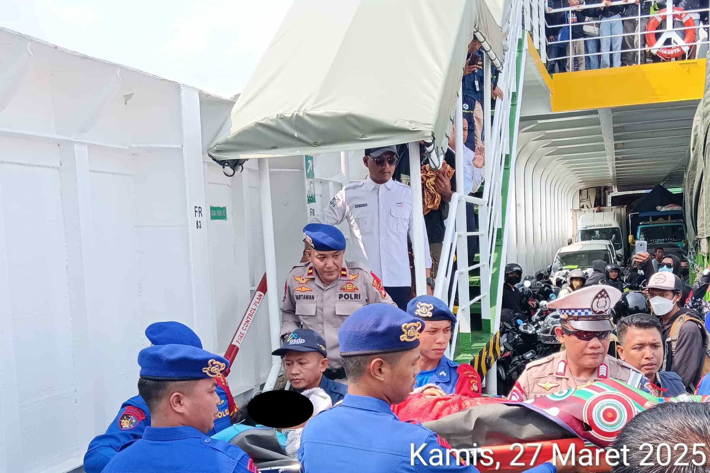 Evakuasi Darurat! Penumpang di Pelabuhan Lembar Alami Keguguran