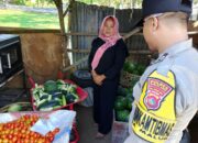 Bhabinkamtibmas Desa Maluk Lakukan Sambang ke Petani, Monitoring Pekarangan Pangan Bergizi