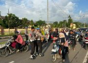 Polres Bima Kota Tebar Kebaikan di Ramadhan, Bagikan Takjil Gratis untuk Pengendara