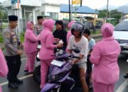 Sambut Ramadhan yang Berkah, Polsek Jereweh Bagikan Takjil kepada Masyarakat