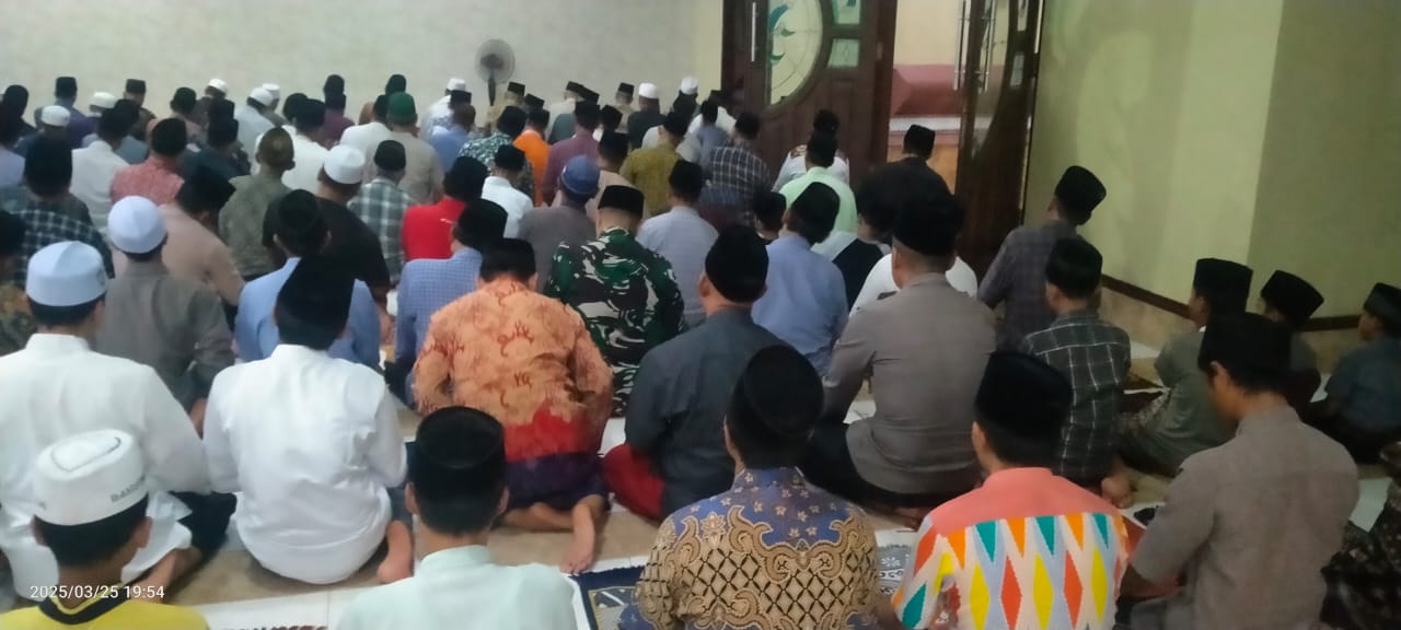 Kapolsek Kediri Pimpin Tarawih Keliling, Jaga Keamanan dan Kenyamanan Warga