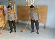 Polsek Lembar NTB Aktifkan ‘Bakti Religi’: Ibadah Khusyuk, Lingkungan Bersih