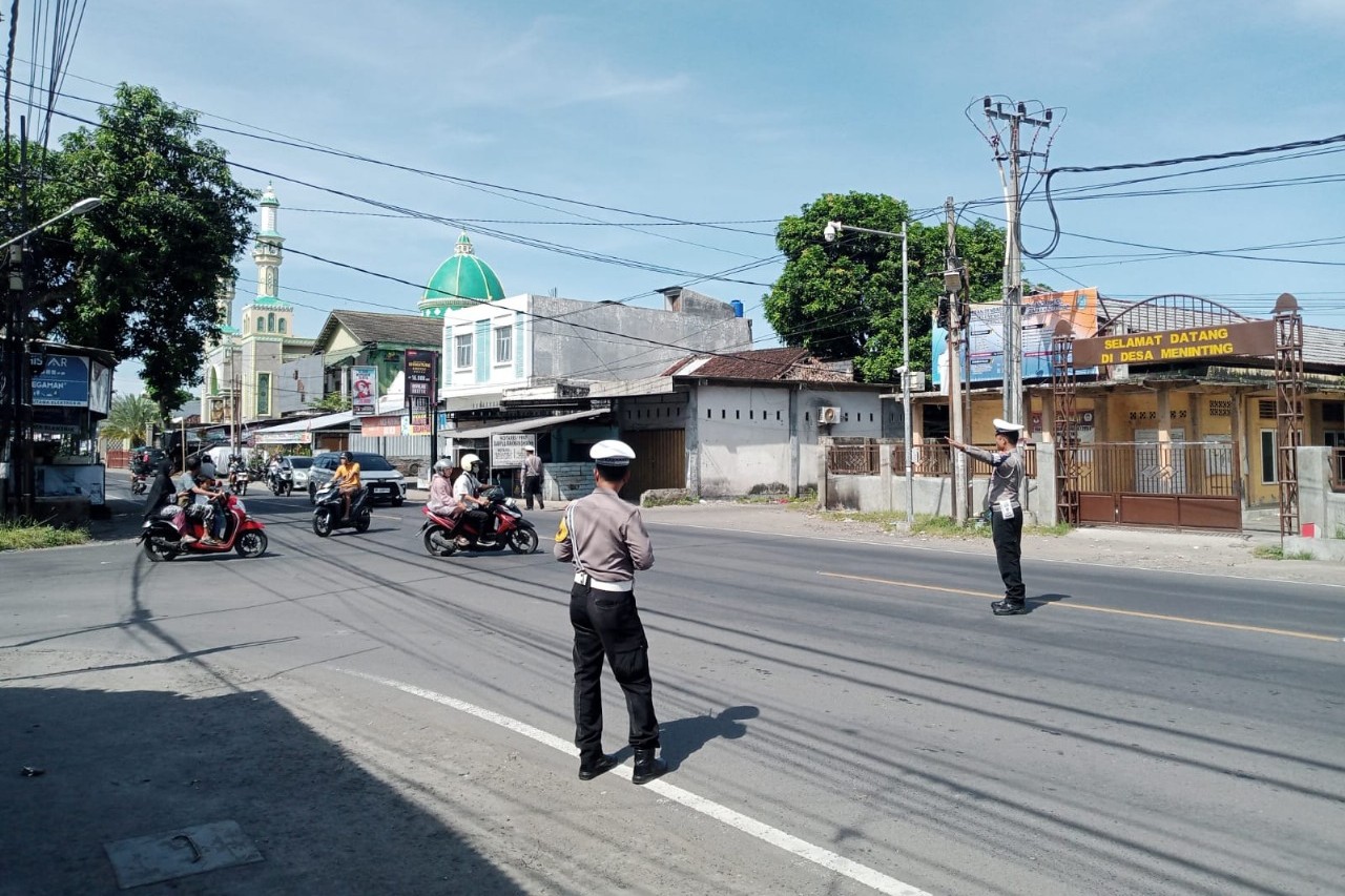 Patroli Intensif Jelang Lebaran Topat, Pos Pam Batulayar Pastikan Keamanan