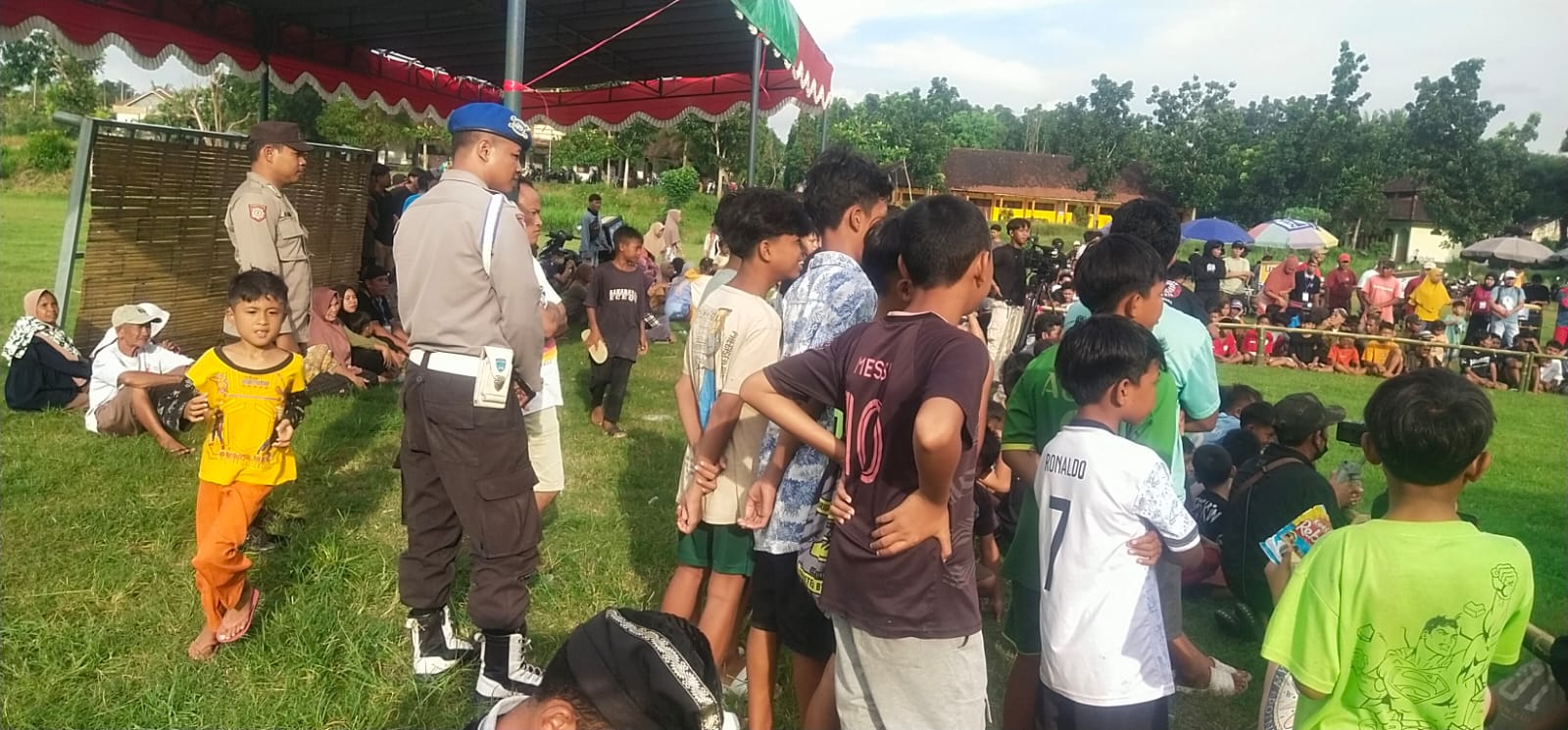 Polsek Kuripan Amankan Pagelaran Peresean dengan Profesional dan Humanis