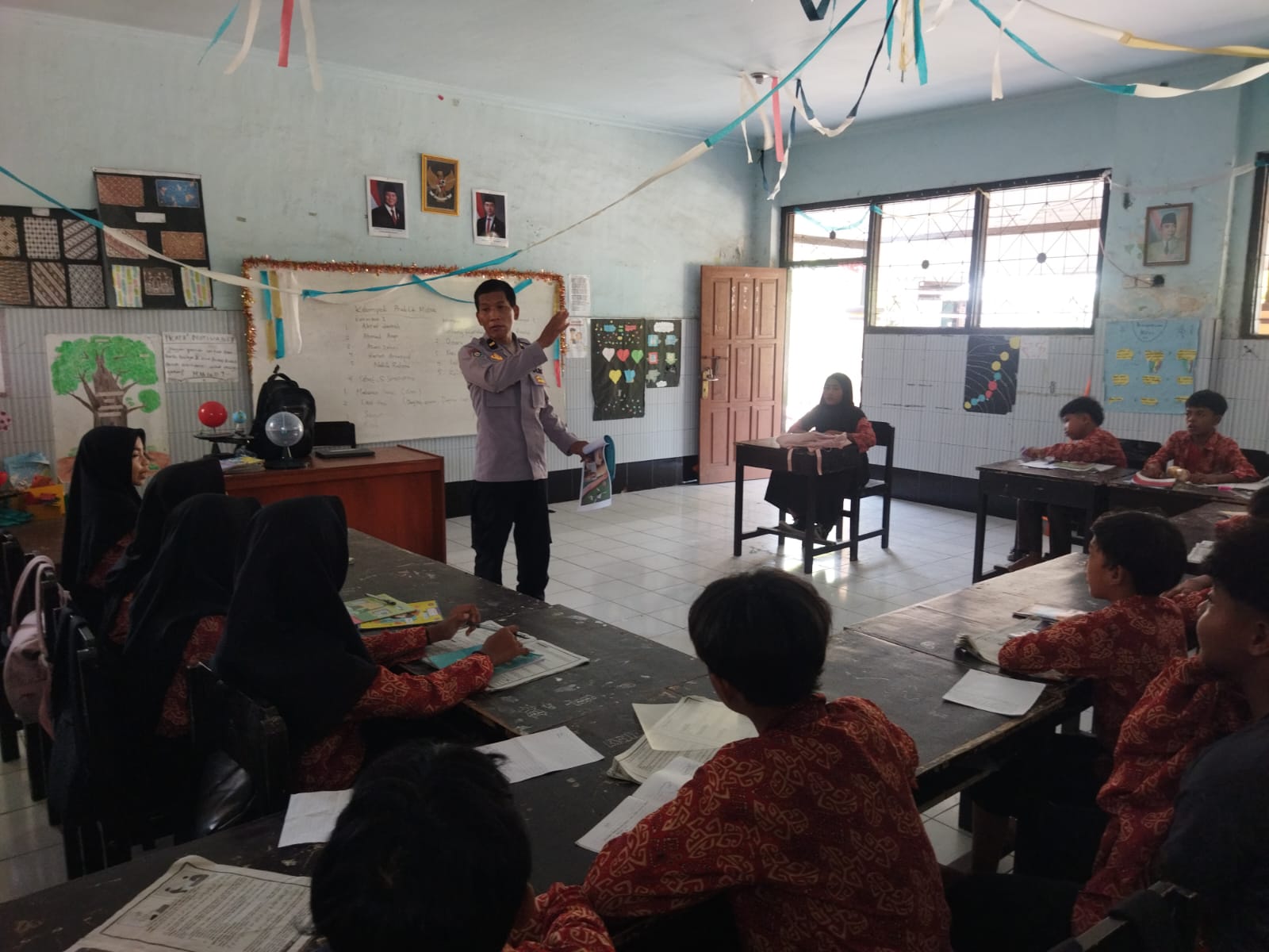 SDN 1 Karang Bongkot Jadi Lokasi Edukasi Bahaya Narkoba oleh Polsek Labuapi