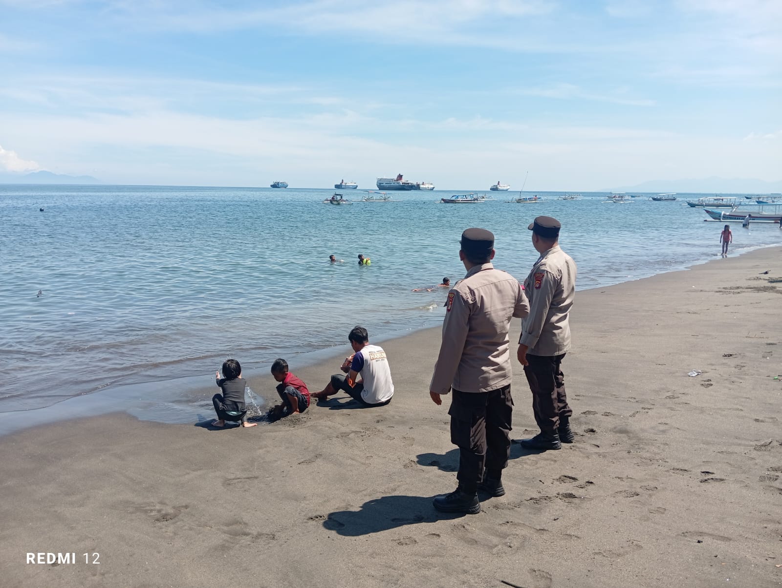 Upaya Polsek Lembar Tingkatkan Keamanan di Pantai Cemara dengan Patroli KRYD