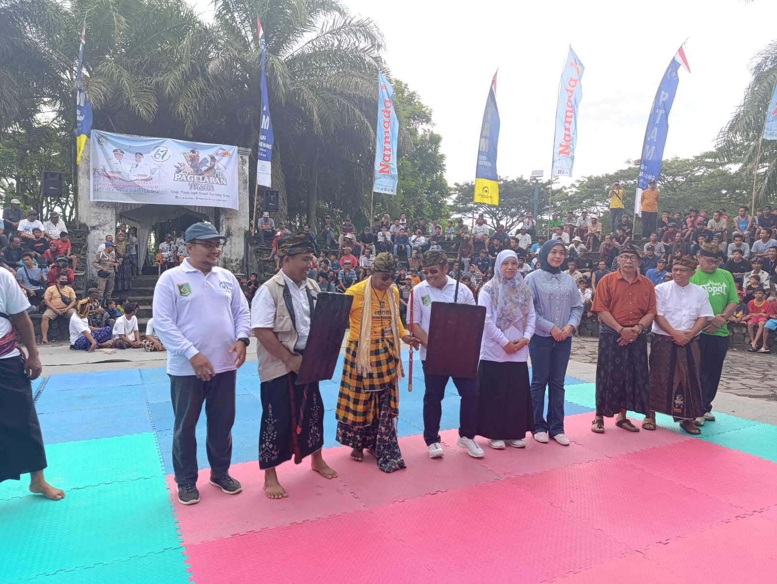 Lombok Barat Lestarikan Budaya Lewat Peresean HUT ke-67