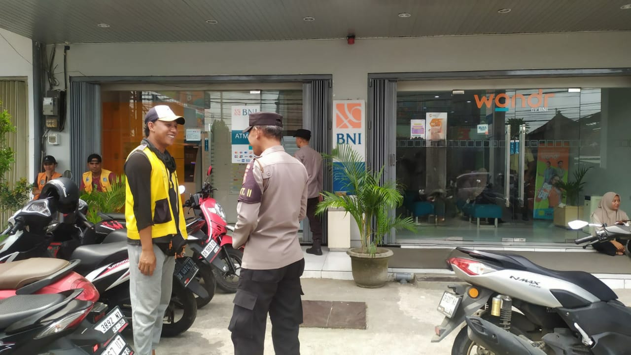 Tingkatkan Keamanan, Polsek Gerung Intensifkan Patroli Antisipasi Premanisme dan Kejahatan Lainnya