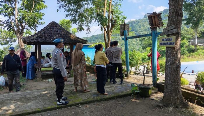 Patroli Intensif Polisi Jaga Keamanan Wisatawan Lebaran Topat di Lombok Barat