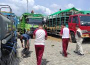 Polres Lombok Barat Salurkan Air Bersih untuk Ternak di Pelabuhan Gilimas