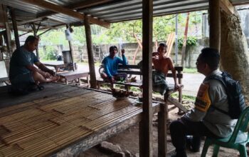 Bhabinkamtibmas Batulayar Barat Aktif Jalin Silaturahmi, Sosialisasikan Ketahanan Pangan kepada Warga