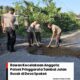 Kapolsek Pringgarata Bersama Warga dan Pemedes Gotong Royong Tambal Jalan Rusak di Desa Spakekan