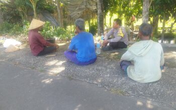 Pentingnya Ketahanan Pangan: Polsek Kuripan Kunjungi Warga Desa Jagaraga