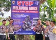 Satlantas Polres Lombok Barat Gencar Pasang Spanduk Himbauan Keselamatan Berlalu Lintas