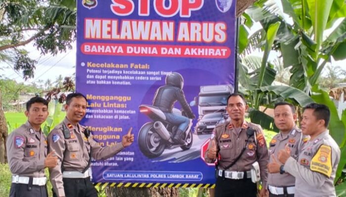 Satlantas Polres Lombok Barat Pasang Spanduk Himbauan untuk Cegah Pelanggaran Lalu Lintas