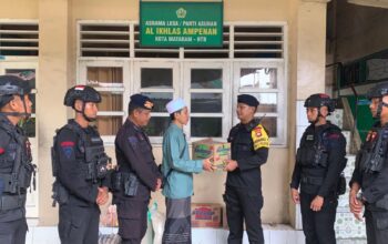 Wujud Nyata Pengabdian, Brimob Polda NTB Gelar Bakti Sosial Jelang HUT Bhayangkara