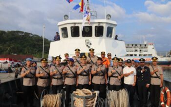 Semangat Bhayangkara Hidup di Laut Lembar: Upacara Tabur Bunga