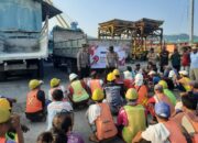 Polres Lombok Barat Salurkan Bantuan ke Buruh Pelabuhan Lembar