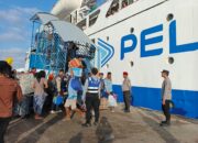 Polsek Kawasan Pelabuhan Laut Bima Amankan Proses Embarkasi dan Debarkasi Kapal KM. AWU di Pelabuhan Bima