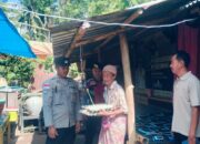 Hadir untuk Warga, Polsek Sekotong Bagikan Bantuan Nutrisi di Dusun Bertong Barat