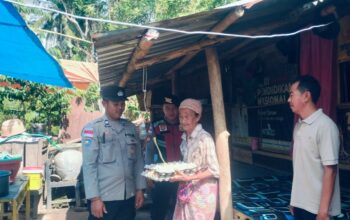 Hadir untuk Warga, Polsek Sekotong Bagikan Bantuan Nutrisi di Dusun Bertong Barat