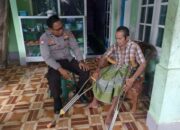 Polri Hadir untuk Masyarakat: Bantuan Tongkat Disalurkan di Desa Lembar Selatan, Lombok Barat