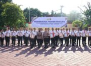 Polres Sumbawa Gelar Apel Pagi Istimewa, Kapolres Beri Penghargaan ke 53 Personel Berprestasi