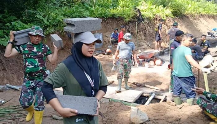 Mahasiswa Unram Turun Tangan Dukung TMMD ke-126 Kodim 1606 Mataram Bangun Desa Giri Madia