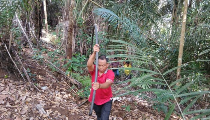 Medan Terjal Tak Halangi Satgas TMMD Bantu Warga