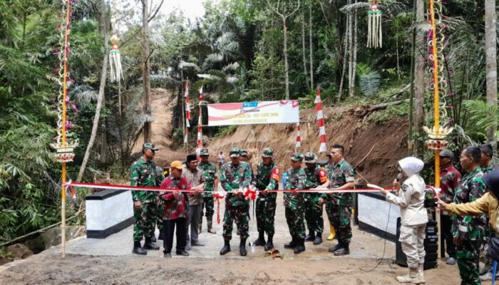 Danrem 162/WB Resmikan Pompa Hidram dan Jembatan TMMD Kodim 1606/Mataram di Lingsar