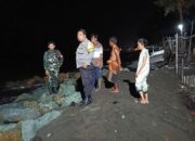 Babinsa, Bhabikamtibmas dan Lurah Jempong Baru Cek Pesisir Saat Cuaca Ekstrem
